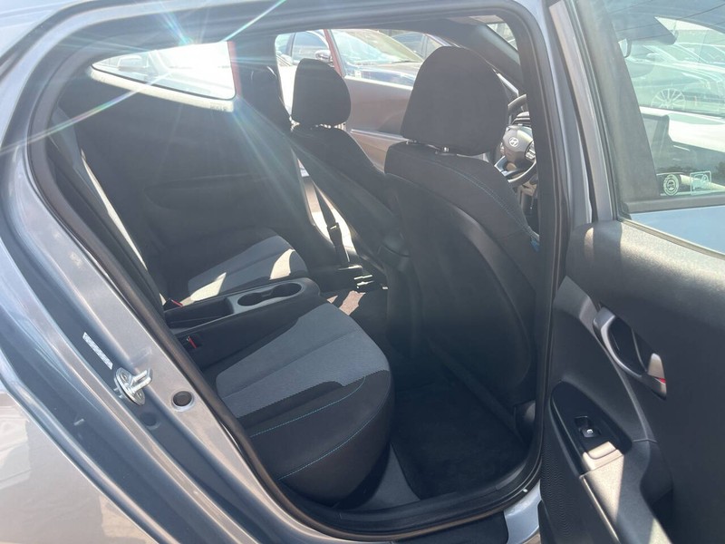 Hyundai Veloster Vehicle Image 12