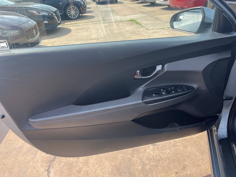 Hyundai Veloster Vehicle Image 15