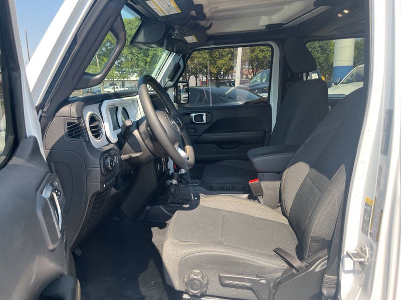 Jeep Wrangler 4xe Vehicle Image 09