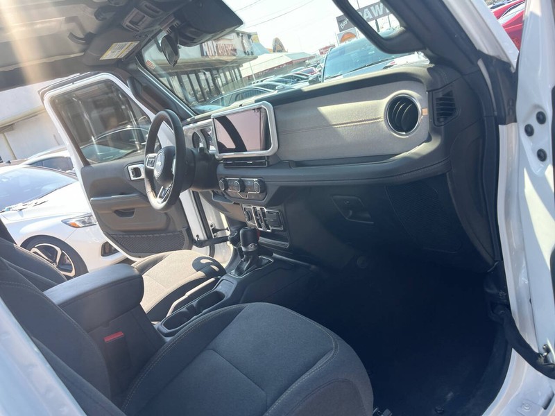 Jeep Wrangler 4xe Vehicle Image 22