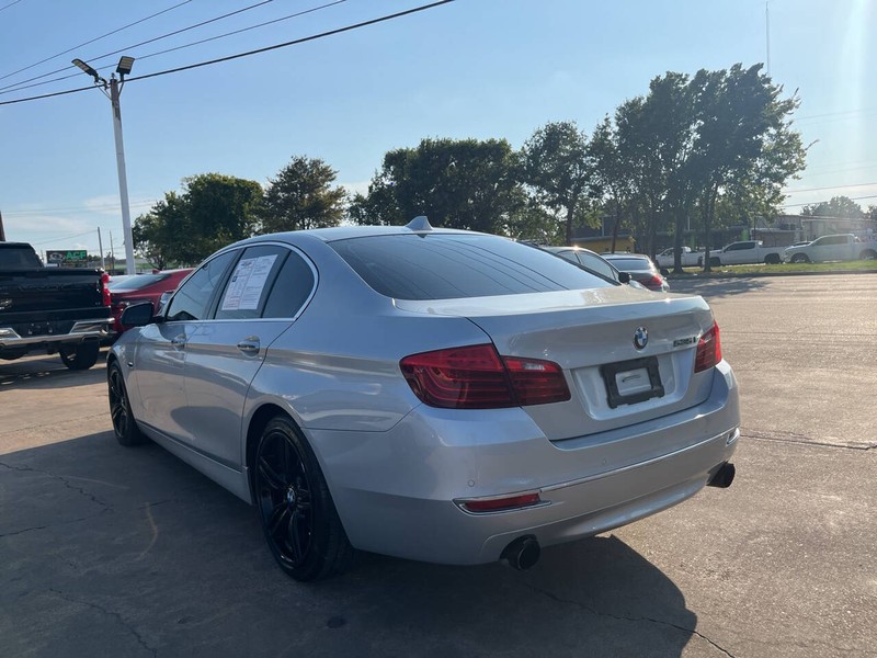BMW 5 Series Vehicle Image 03