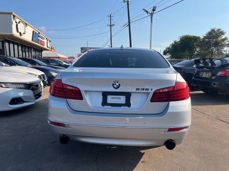 BMW 5 Series Vehicle Image 04