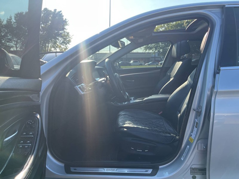 BMW 5 Series Vehicle Image 06
