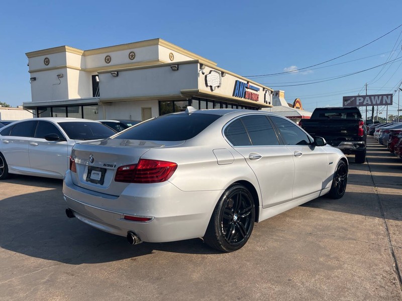 BMW 5 Series Vehicle Image 12