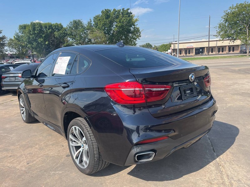 BMW X6 Vehicle Image 04