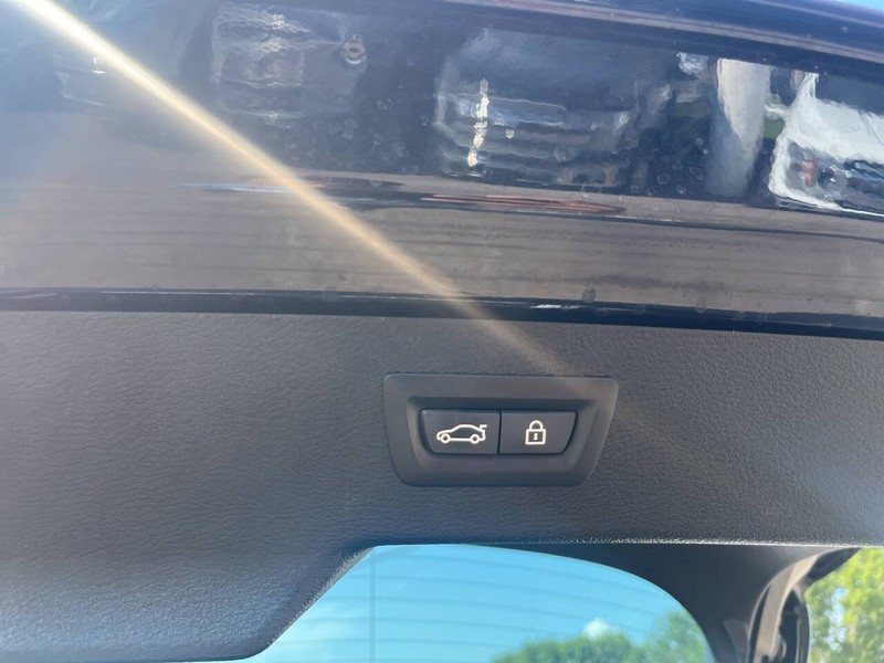 BMW X6 Vehicle Image 14