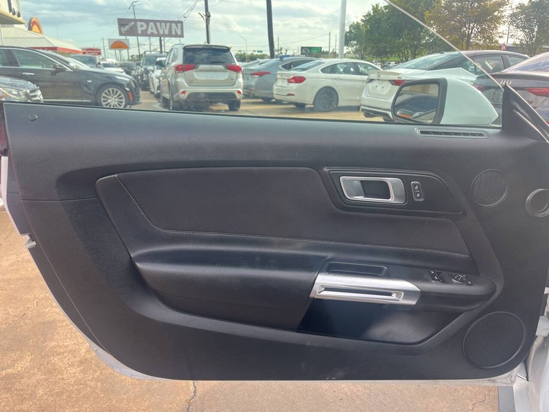 Ford Mustang Vehicle Image 07