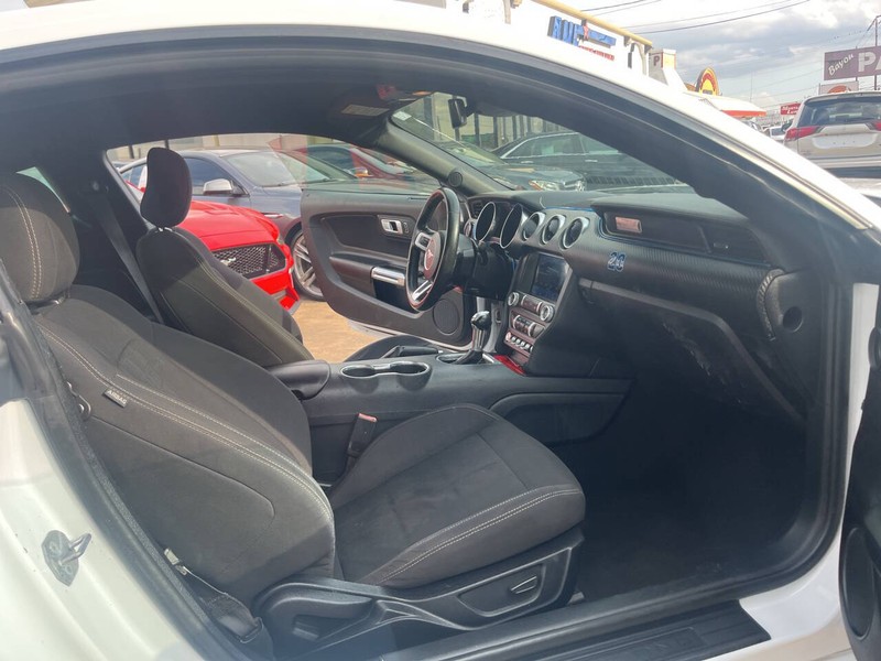 Ford Mustang Vehicle Image 16