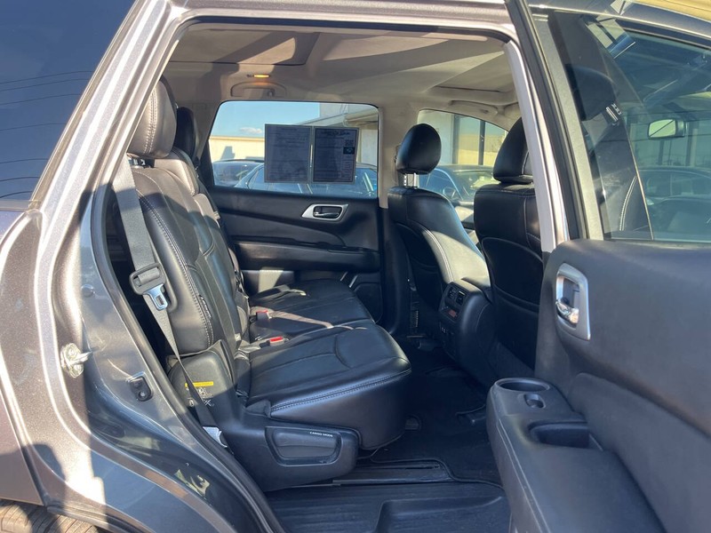 Nissan Pathfinder Vehicle Image 10