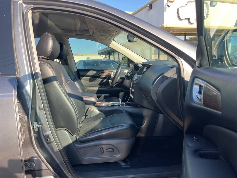 Nissan Pathfinder Vehicle Image 12