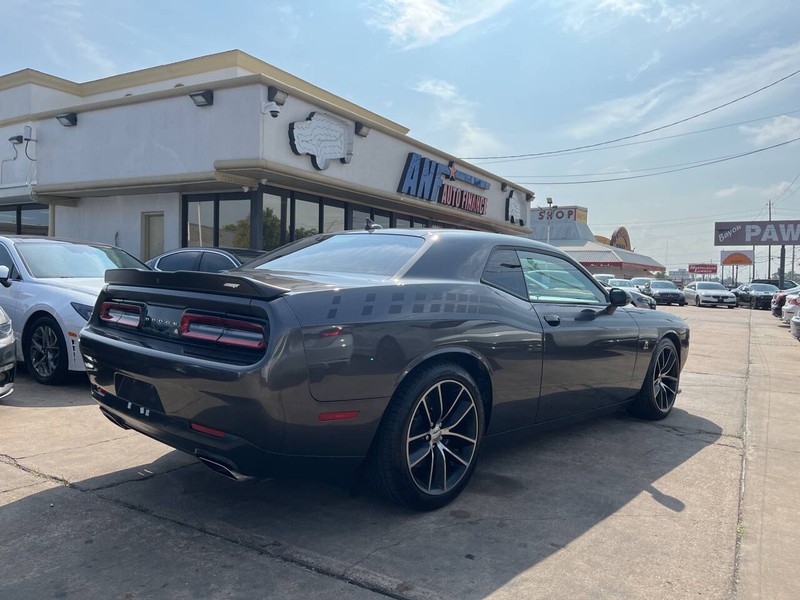Dodge Challenger Vehicle Image 04