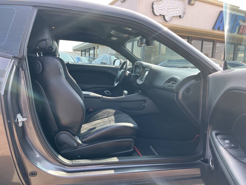 Dodge Challenger Vehicle Image 09