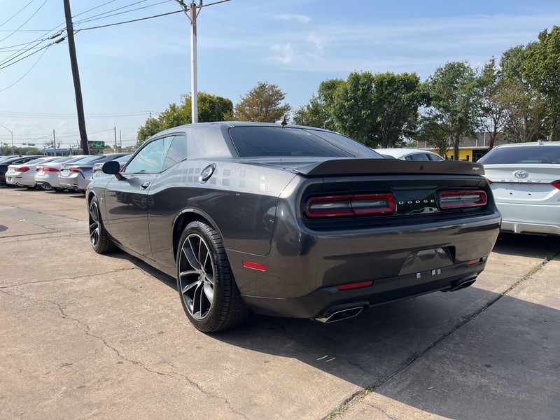 Dodge Challenger Vehicle Image 13