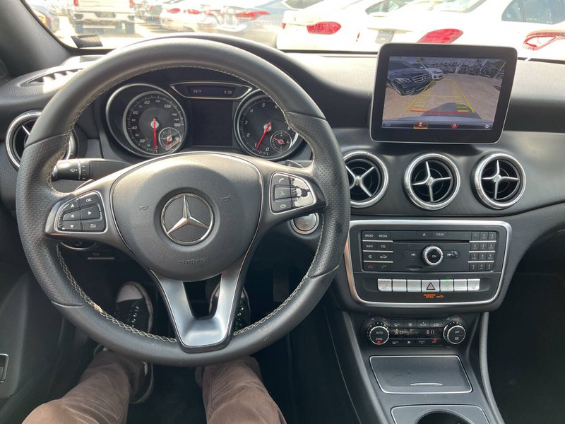 Mercedes-Benz CLA Vehicle Image 11