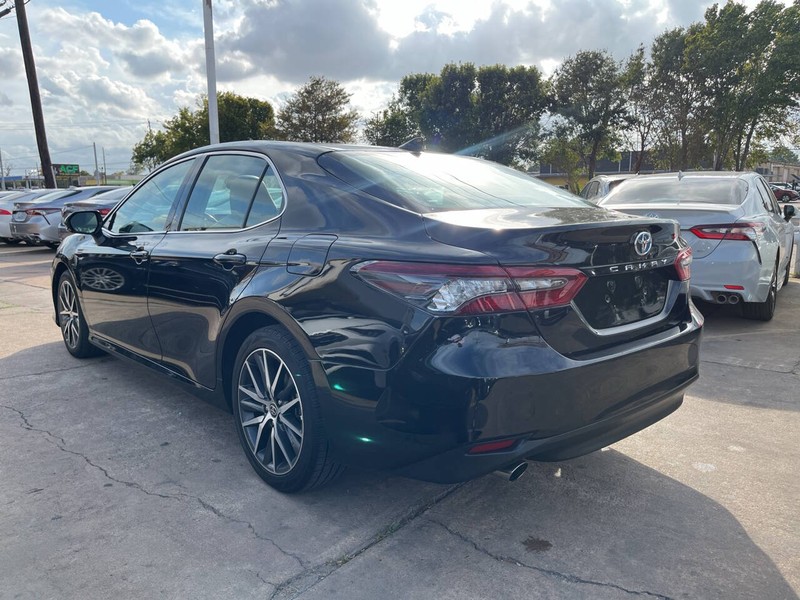 Toyota Camry Vehicle Image 03