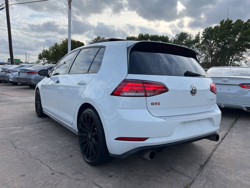 Volkswagen Golf GTI Vehicle Image 03