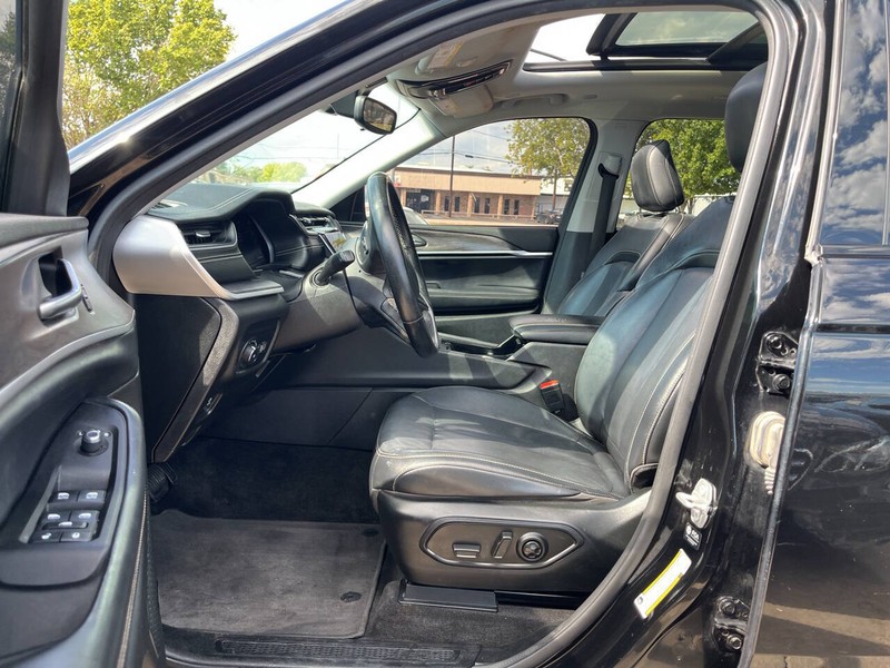 Jeep Grand Cherokee L Vehicle Image 07