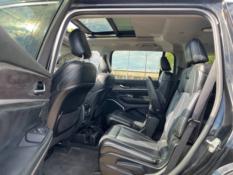 Jeep Grand Cherokee L Vehicle Image 08