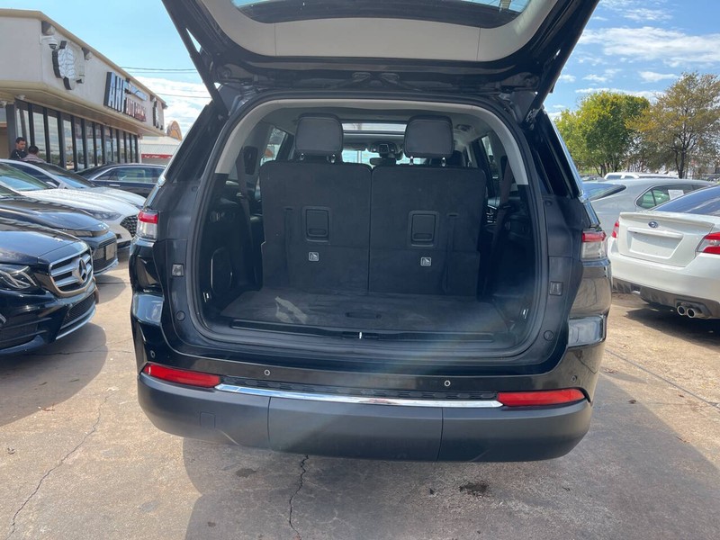 Jeep Grand Cherokee L Vehicle Image 10