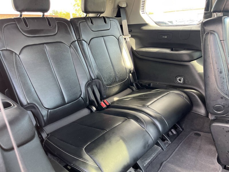 Jeep Grand Cherokee L Vehicle Image 12