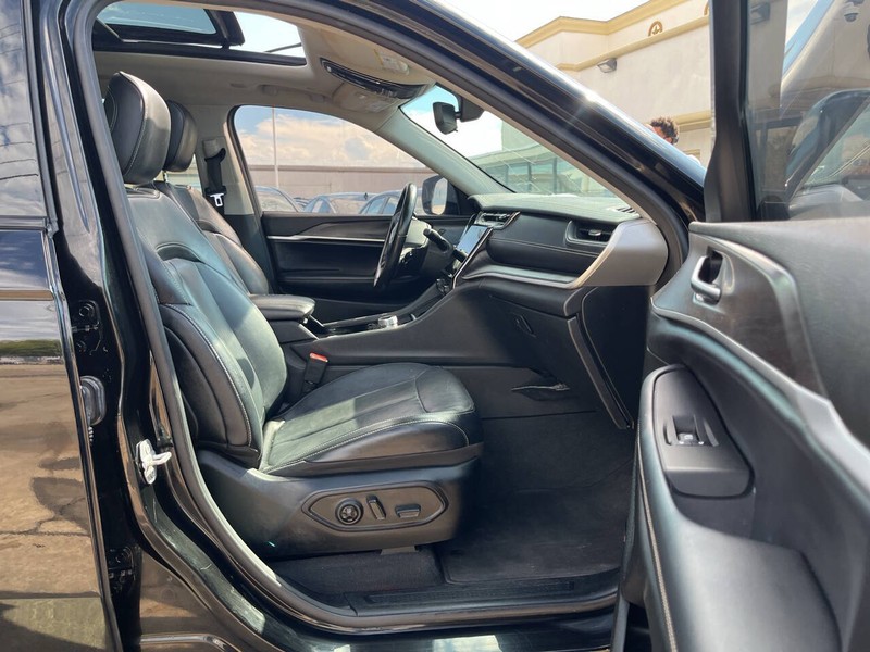 Jeep Grand Cherokee L Vehicle Image 13