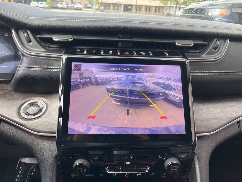 Jeep Grand Cherokee L Vehicle Image 14