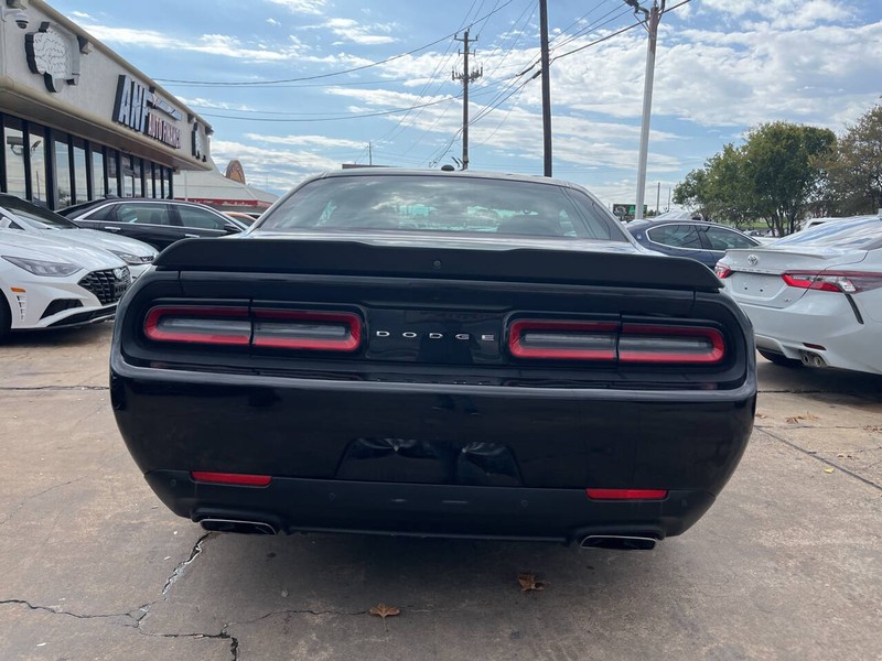 Dodge Challenger Vehicle Image 04