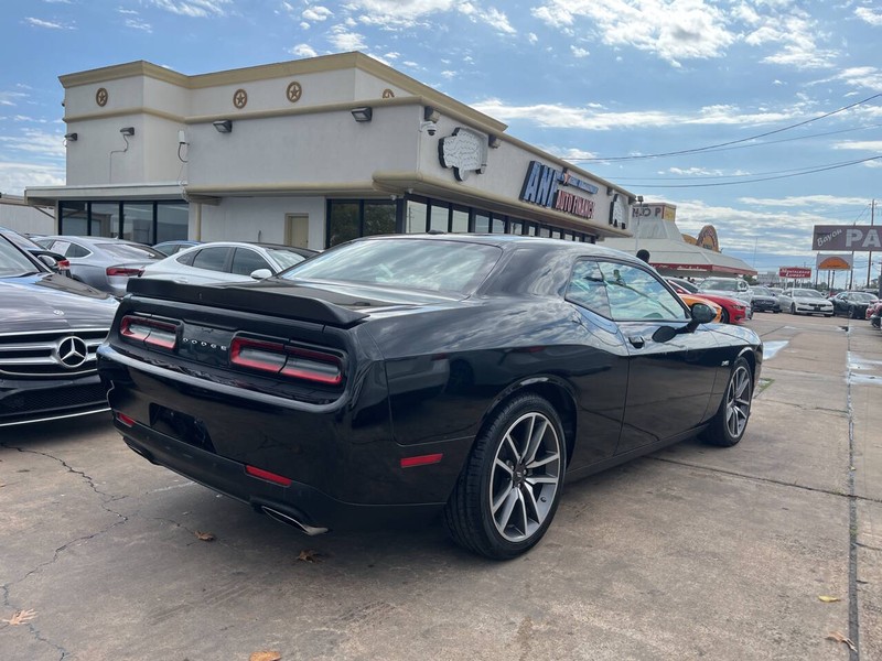 Dodge Challenger Vehicle Image 05
