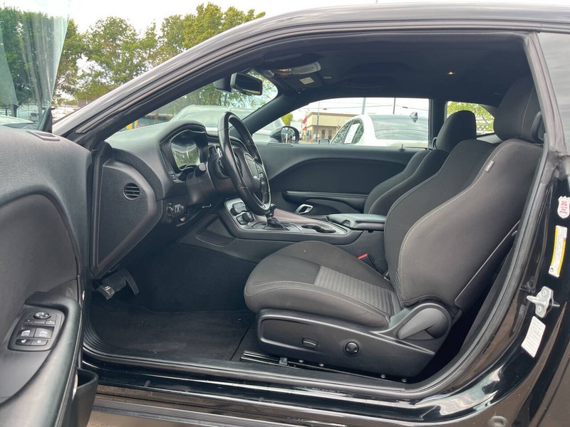 Dodge Challenger Vehicle Image 07