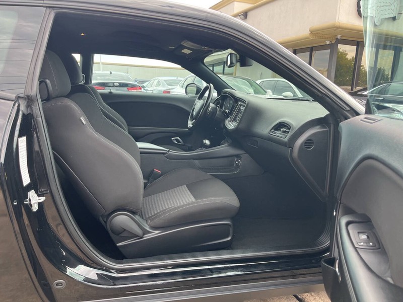 Dodge Challenger Vehicle Image 10