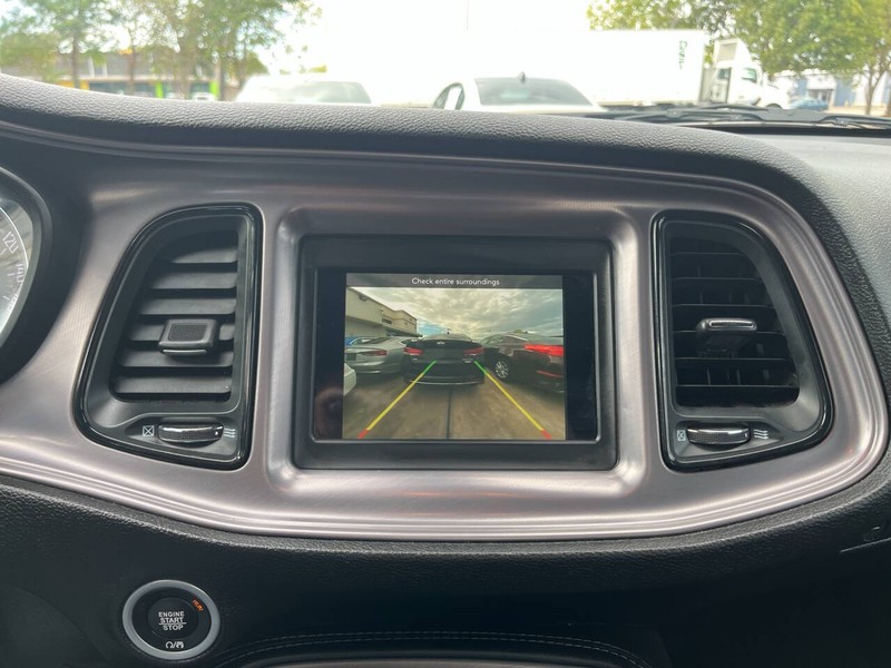 Dodge Challenger Vehicle Image 12