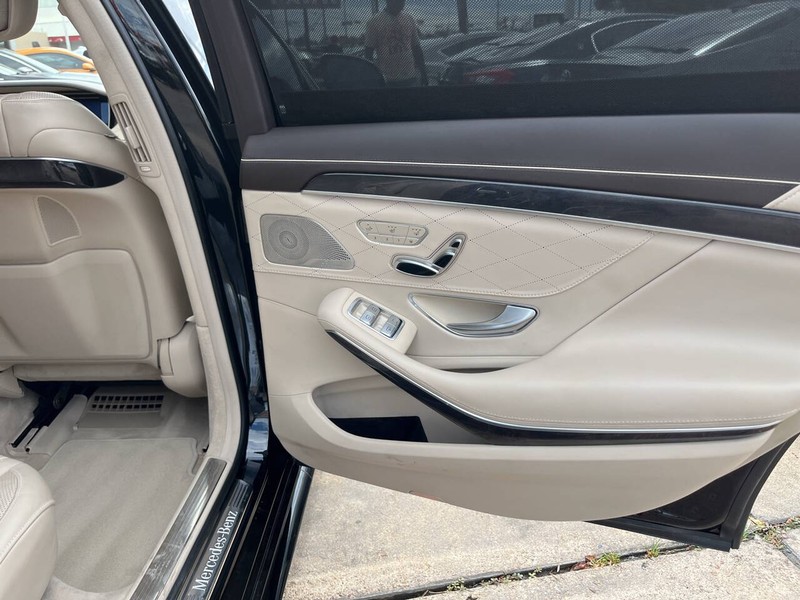 Mercedes-Benz S-Class Vehicle Image 12