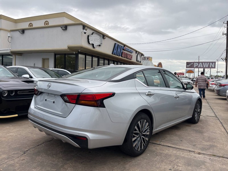 Nissan Altima Vehicle Image 05