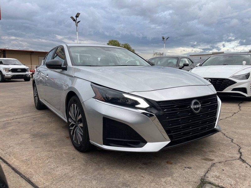 Nissan Altima Vehicle Image 06