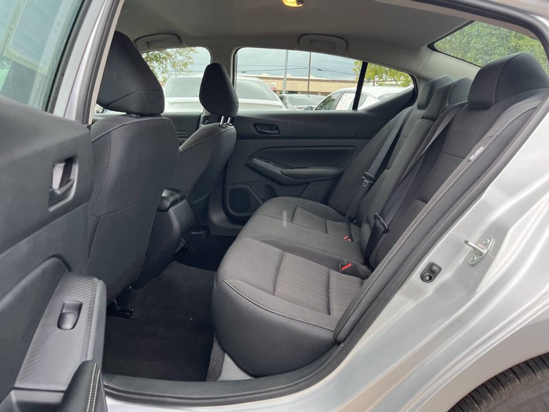 Nissan Altima Vehicle Image 08