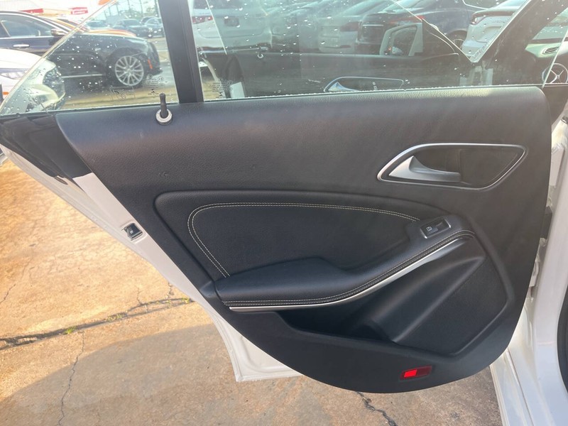 Mercedes-Benz CLA Vehicle Image 11