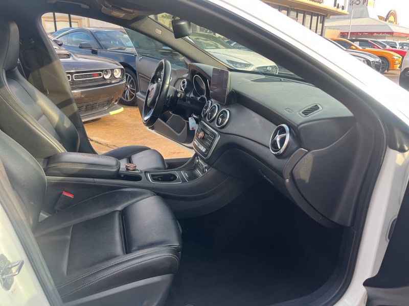 Mercedes-Benz CLA Vehicle Image 17