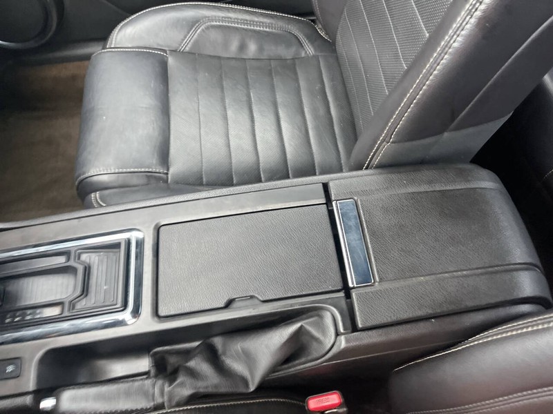 Ford Mustang Vehicle Image 09