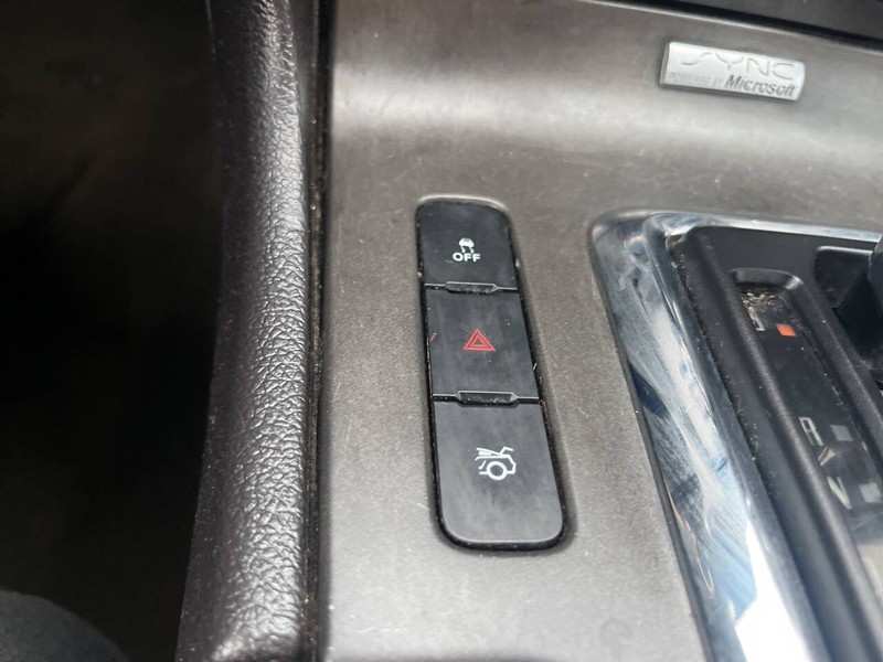 Ford Mustang Vehicle Image 12