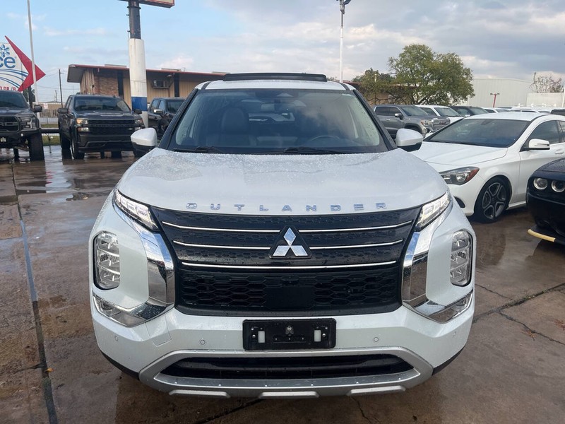 Mitsubishi Outlander Vehicle Image 02