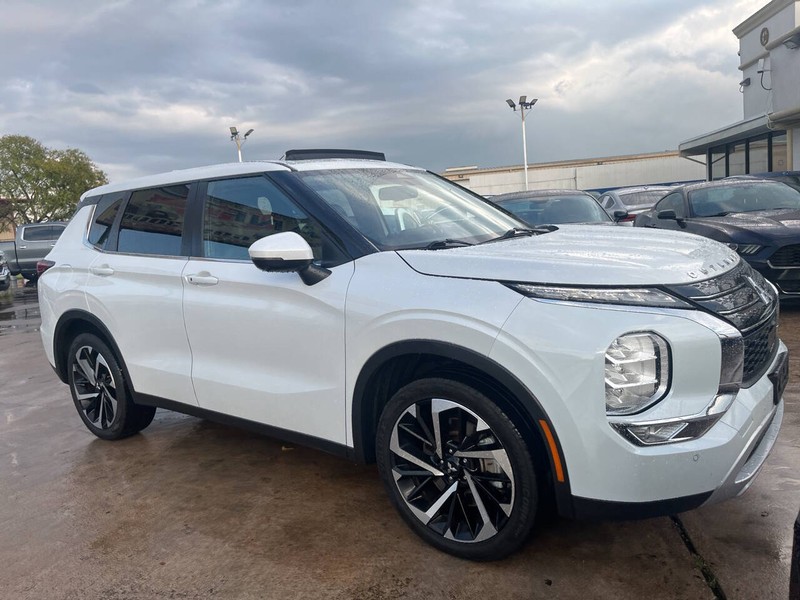 Mitsubishi Outlander Vehicle Image 03