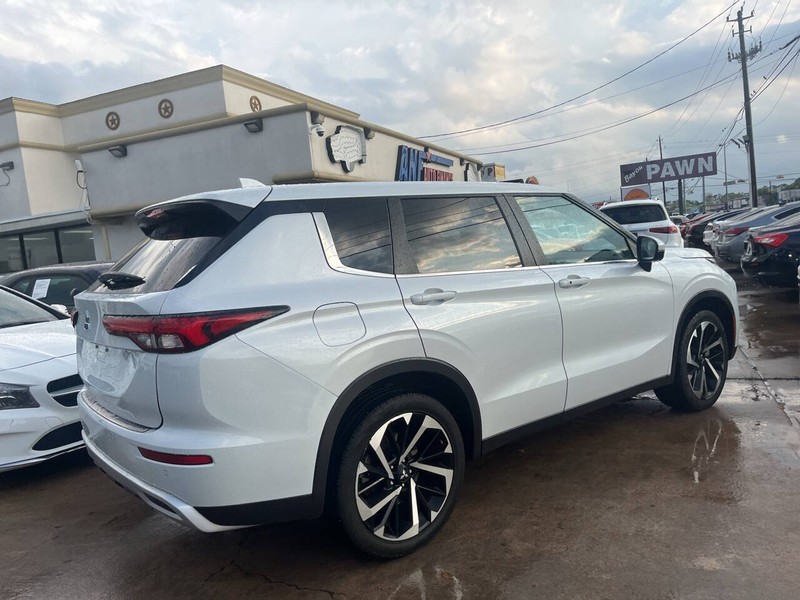 Mitsubishi Outlander Vehicle Image 04