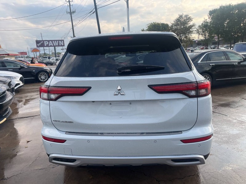 Mitsubishi Outlander Vehicle Image 05