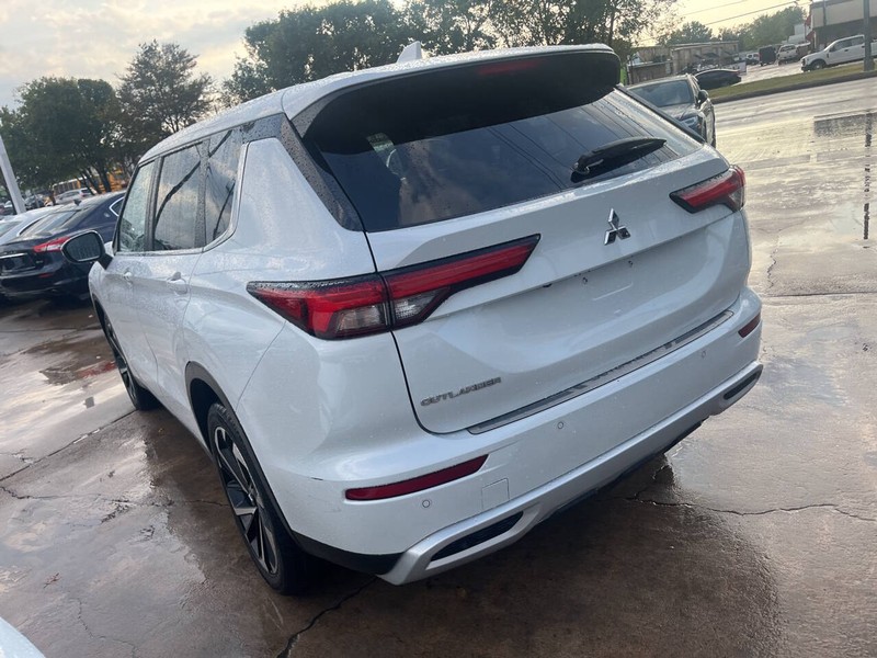 Mitsubishi Outlander Vehicle Image 06