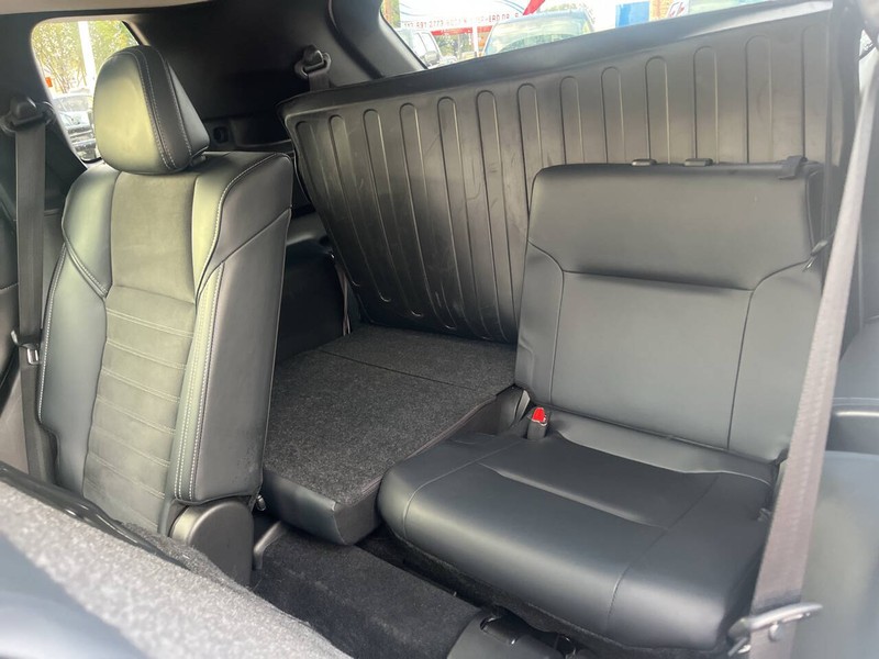 Mitsubishi Outlander Vehicle Image 17