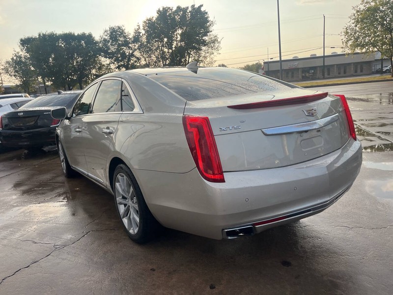 Cadillac XTS Vehicle Image 05