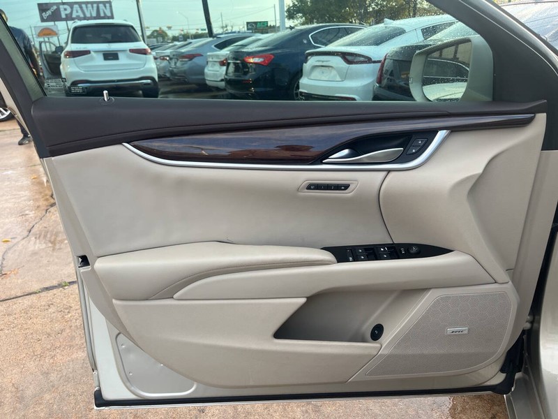 Cadillac XTS Vehicle Image 06