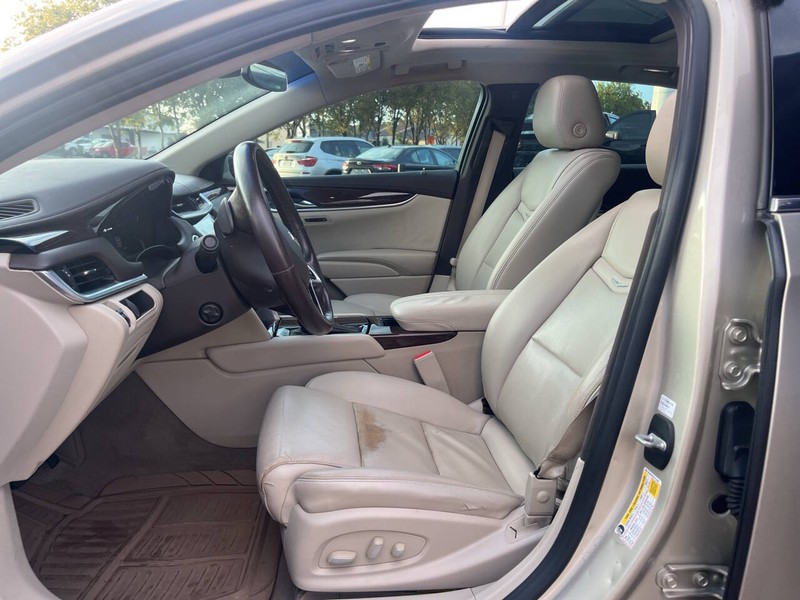 Cadillac XTS Vehicle Image 09