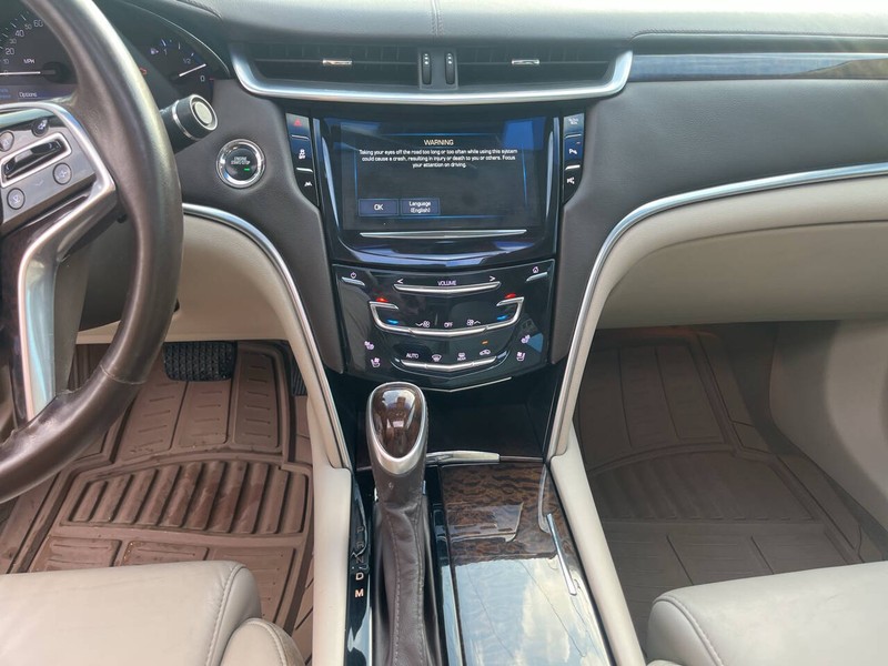 Cadillac XTS Vehicle Image 11