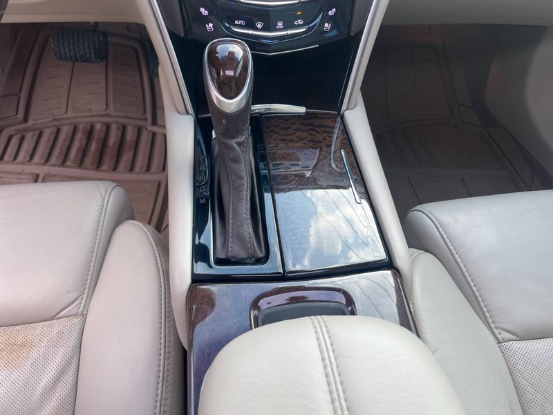 Cadillac XTS Vehicle Image 12